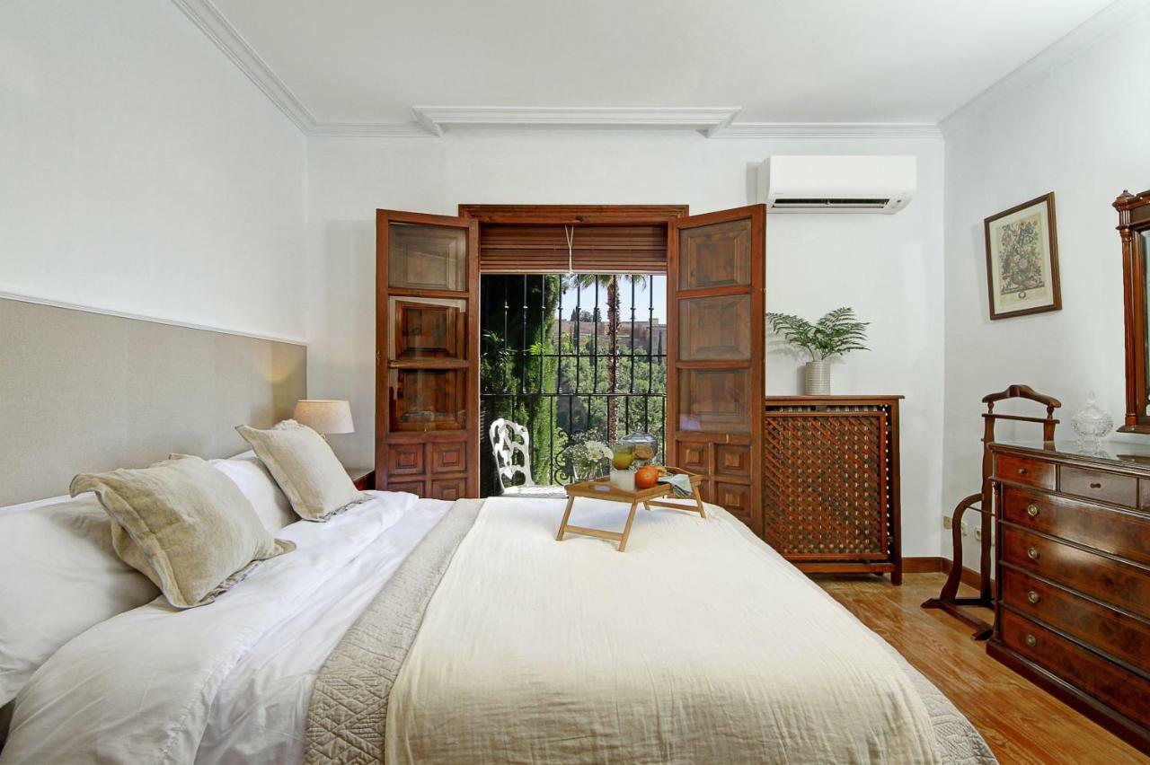 2.5 Million Villa. Magical Sunset. Super Close To Everything. 5br, 4ba, Pool, A/c+heating Appartamento